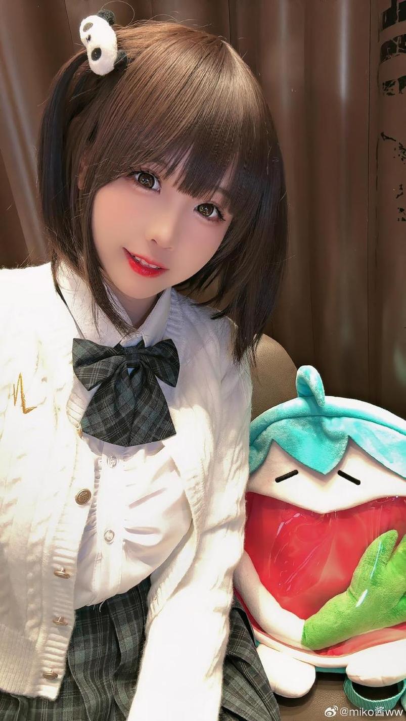 完美的视觉盛宴：miko酱ww写真集俯拍之美 图1