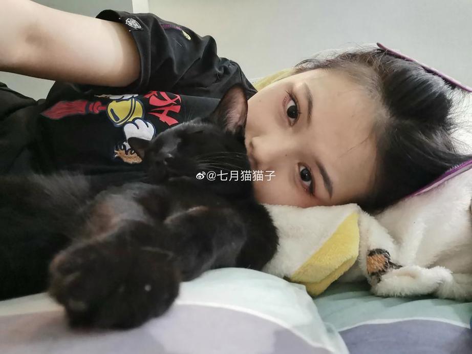 七月猫猫子圣诞的cos原图，全新解读经典角色 图1