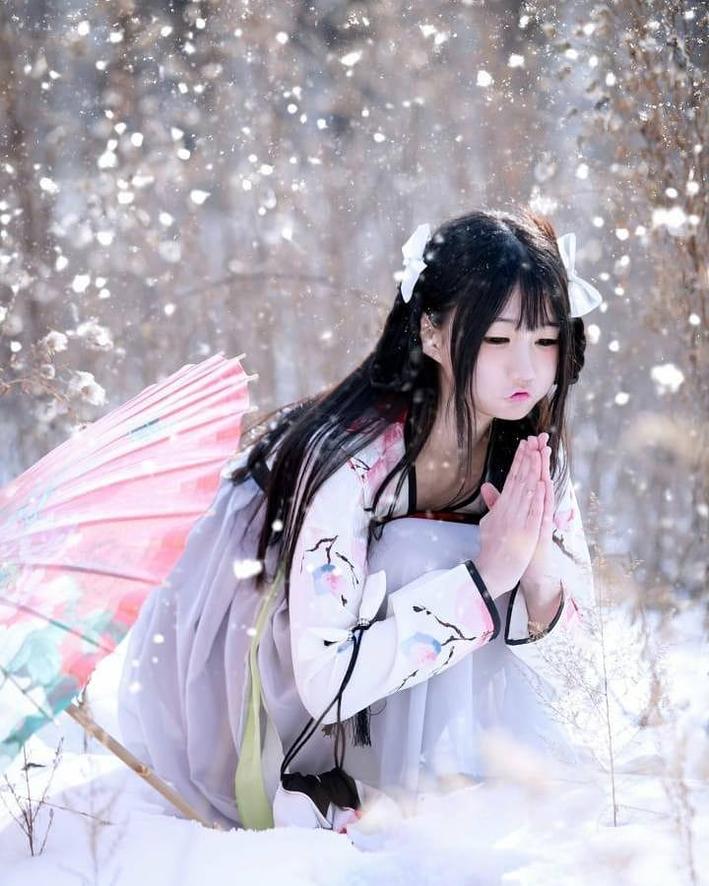 摄影魔物喵史莱姆女王的图片，给你最原汁原味的cos现场。 图1