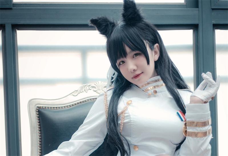 一份叫我阿半微博的cos作品图包，情慕而至。 图1