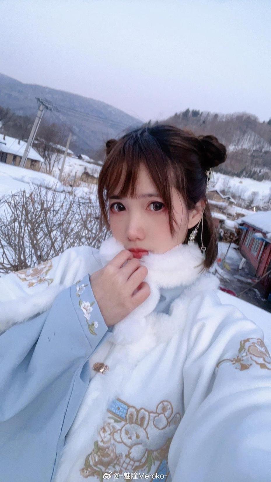 meroko魅瞳图包，高清照片泛着闪亮光芒。 图1