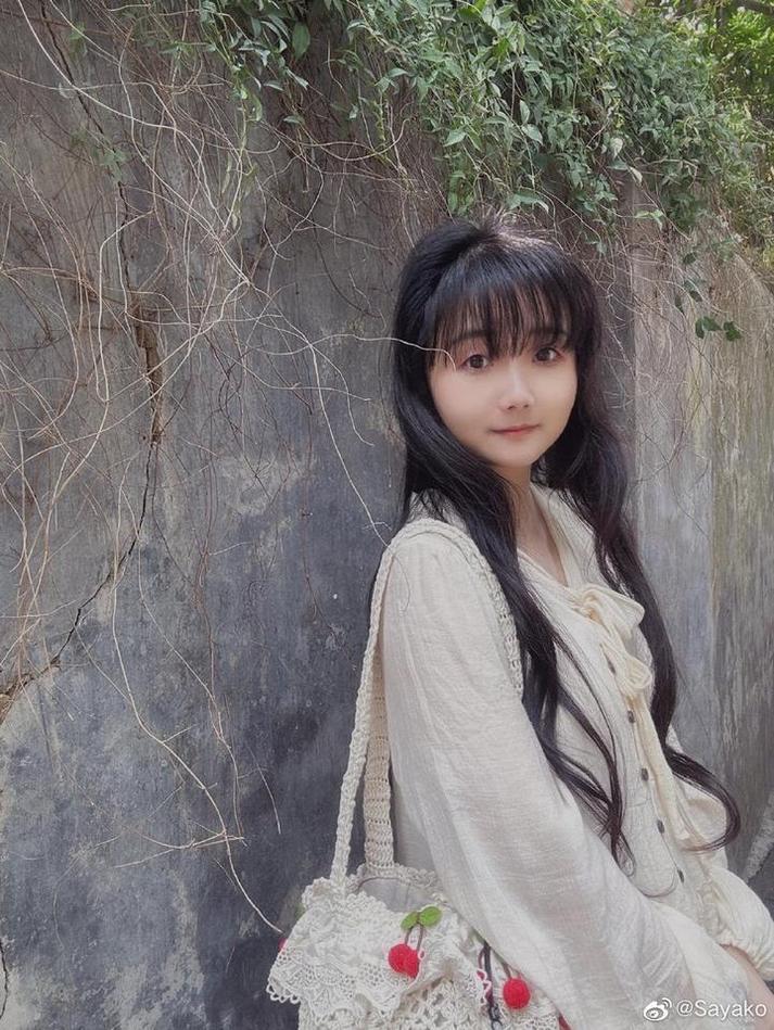 Sayako今年4岁艾雅法拉，更新了一批漂亮的照片。 图1