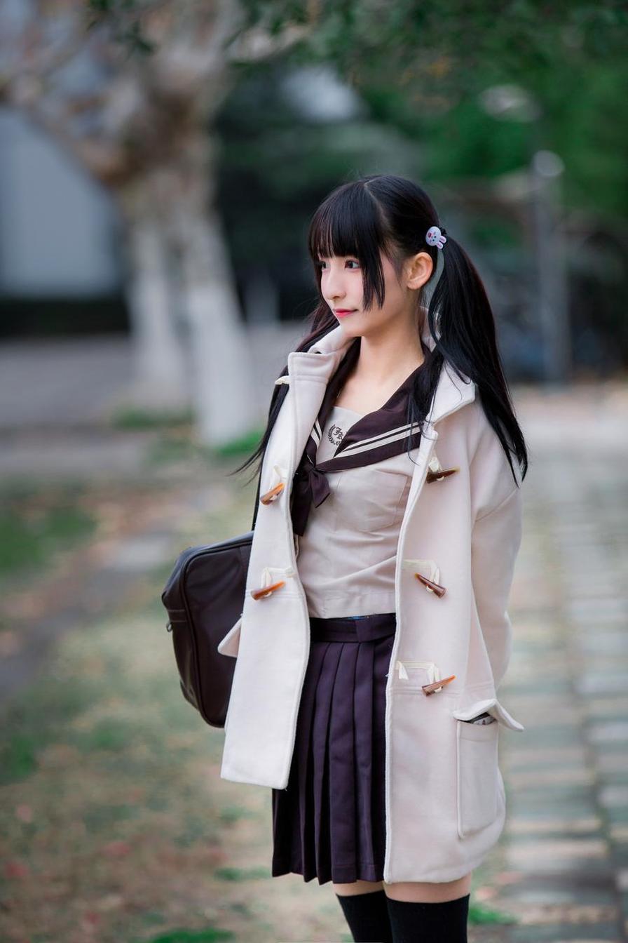 感受经典之美，神楽坂真冬cos绝対服従的时尚魅力 图1