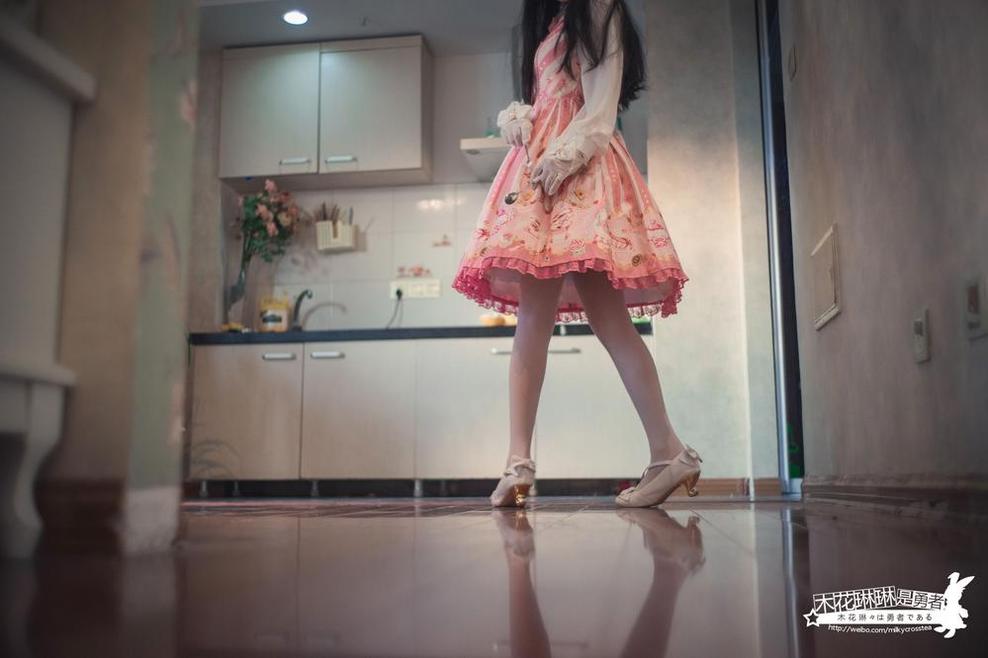 木花琳琳是勇者汉服的时尚cos图分享，融合古今美学的时尚穿搭。 图1