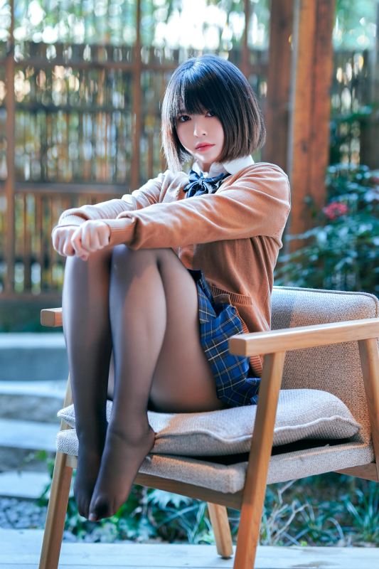 半半子彼女の制服 Vol.02 (电车+庭院)