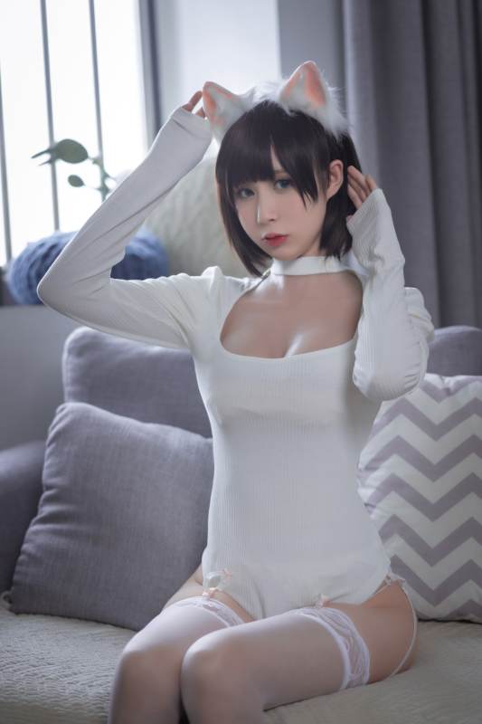 西园寺南歌白猫白色连体衣