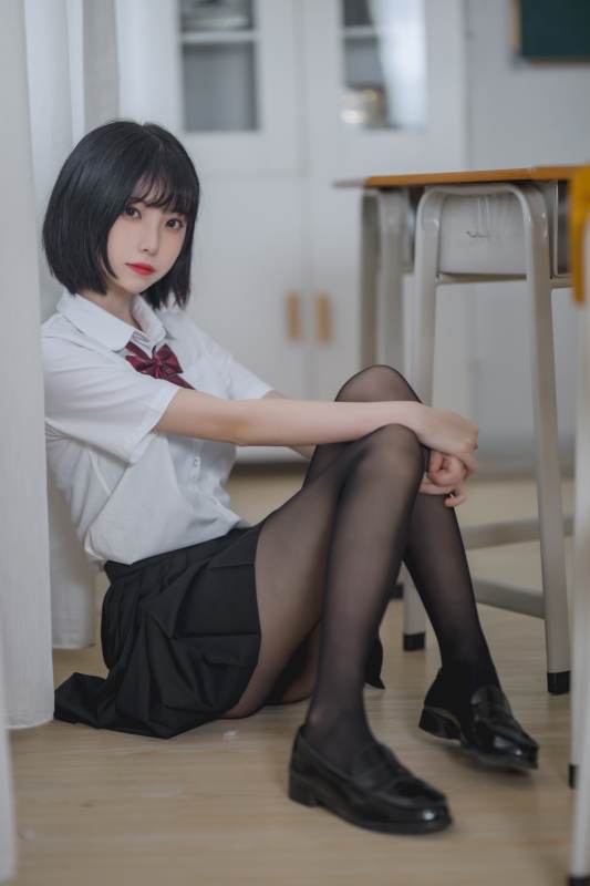 许岚LAN教室jk黑丝