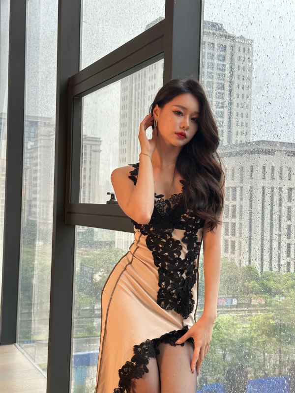 Sia不吃鱼细腰翘臀黑丝