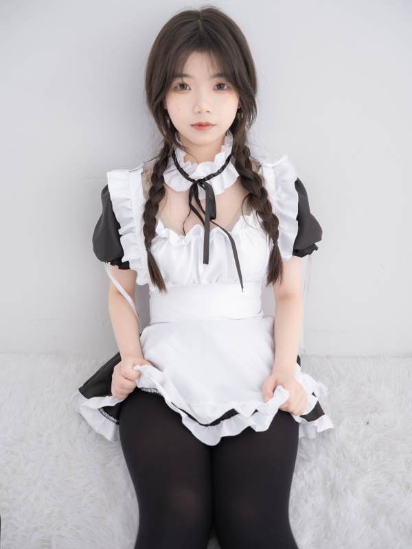 紧急企划内部007 奶昔 厚黑丝女仆装
