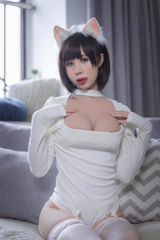 西园寺南歌白猫白色连体衣