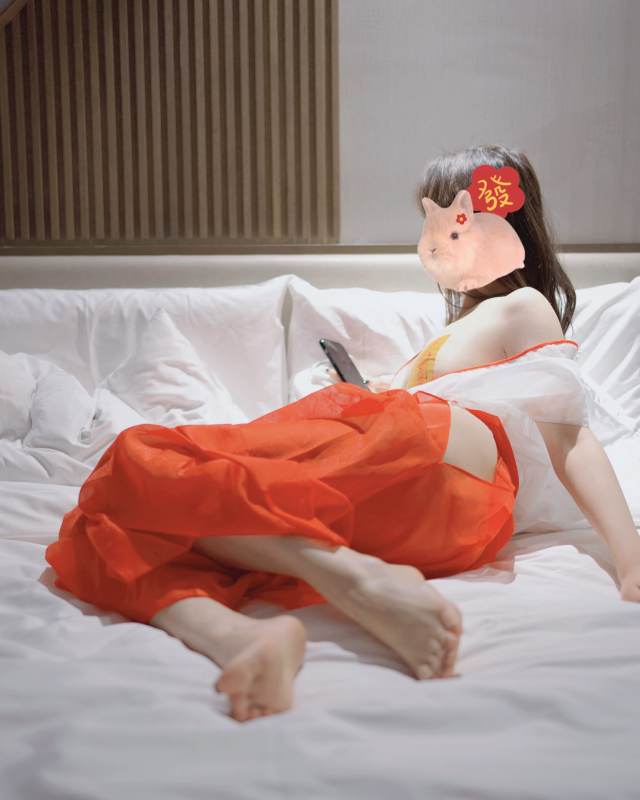 禅院熏新春贺图